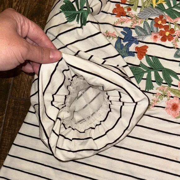 Gianni Bini Floral Embroidered Stripe Top XS Boho Casual Shirt - Picture 7 of 13